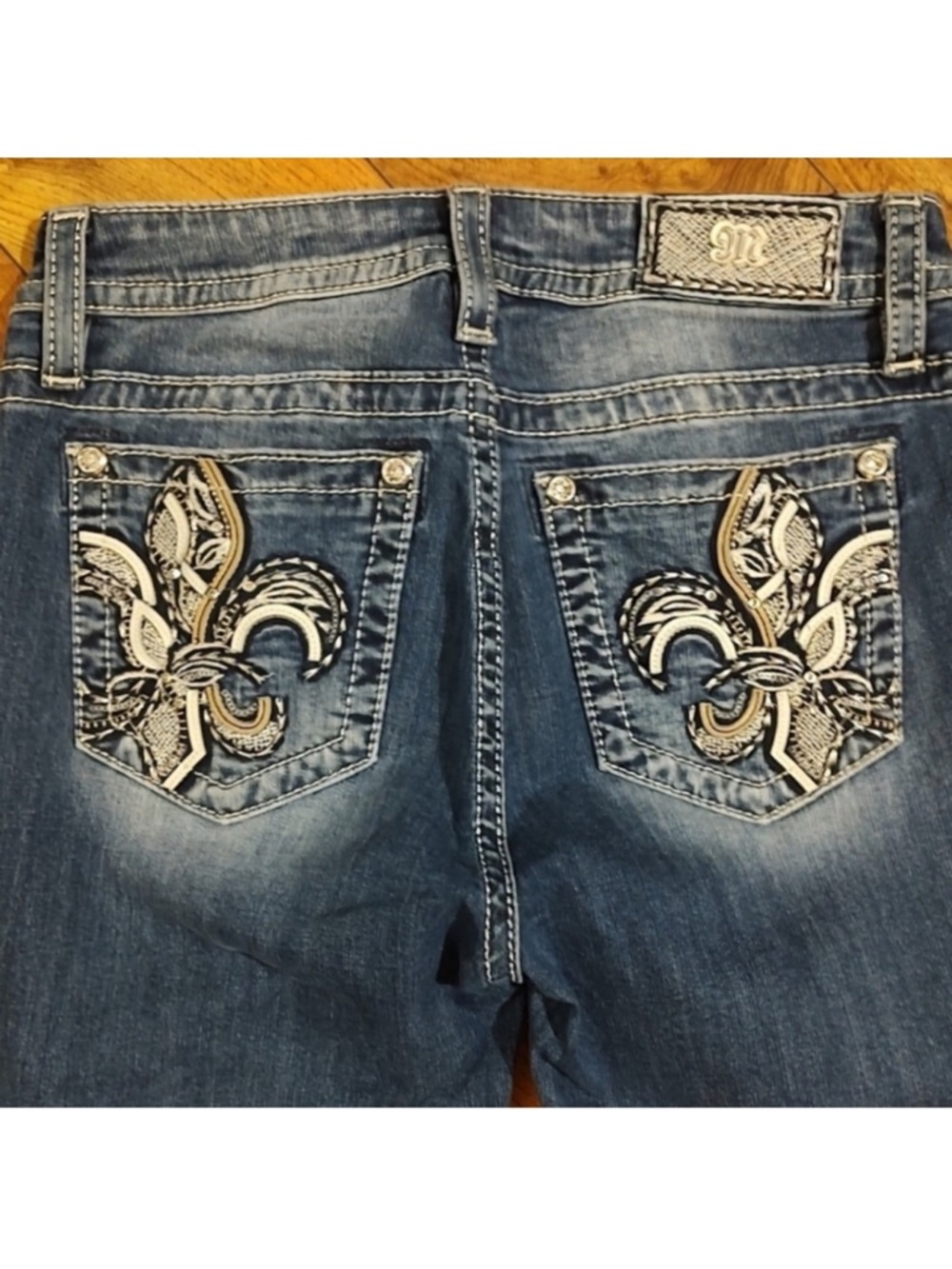 Gorgeous Miss Me Midrise Skinny Jeans With Fleur-de-Lis Back Pockets 32” Inseam